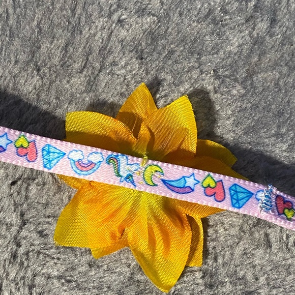 Pastel Collar With Hand-Sewn Flower - Picture 4 of 7